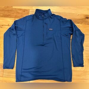 Patagonia Men's Blue R1 pullover- XL